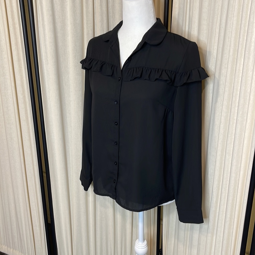 GORGEOUS BLACK RUFFLE BUTTON DOWN BLOUSE SIZE SMALL - Picture 3 of 9